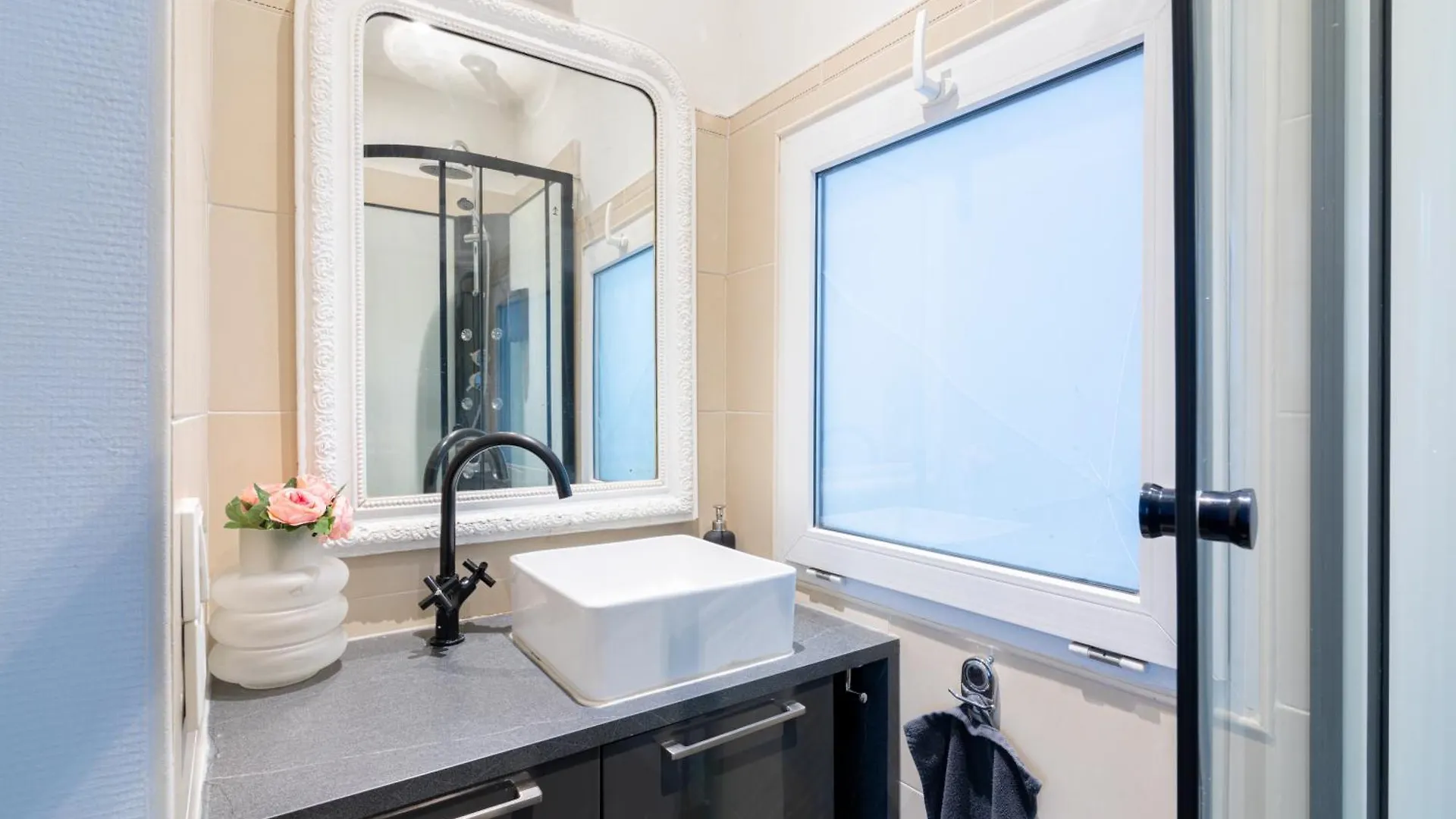 Apartment Appartement Quartier Musee Du Louvre Free Netflix Paris
